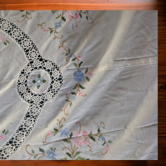 Vintage Embroidered Tablecloth 110"x60" Appliqued Crossstitch Flowers & Lace - Picture 2 of 6